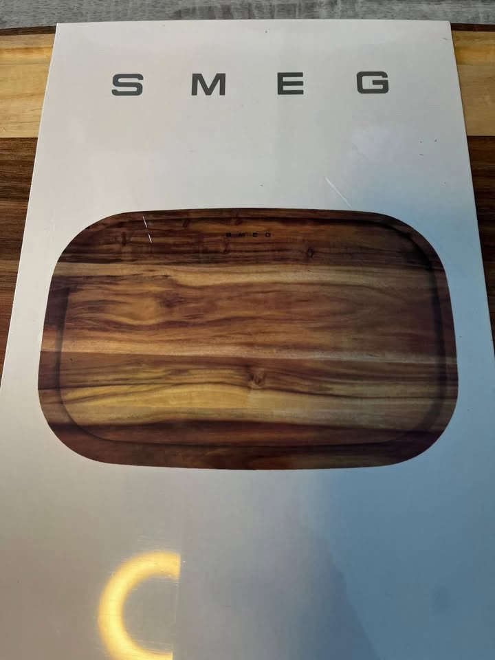SMEG Premium Acacia Wood Cutting Board