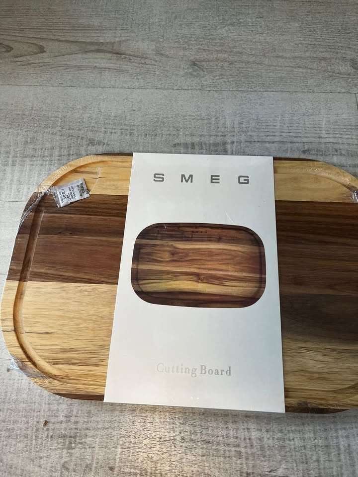 SMEG Premium Acacia Wood Cutting Board