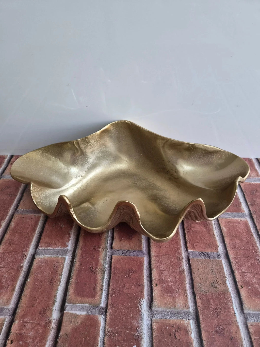 Shell Dinner Set Display Unit Romany Decor Vintage Style Gold