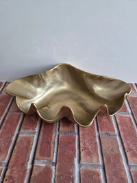 Shell Dinner Set Display Unit Romany Decor Vintage Style Gold