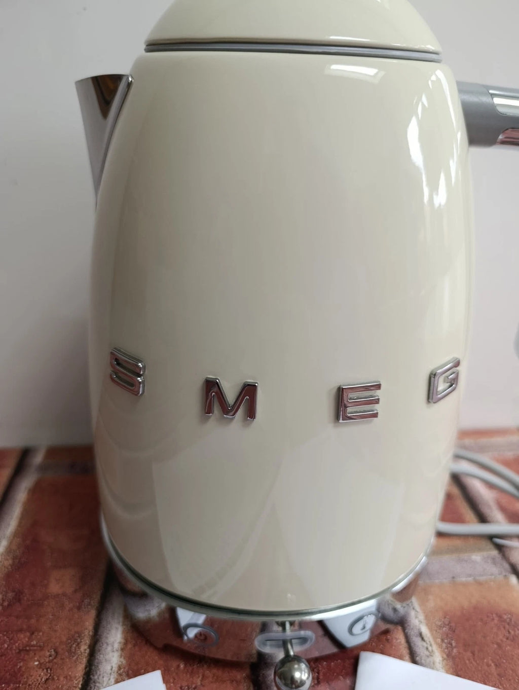 SMEG KLF03RGUK Cream Retro Style Kettle European Plug  dsautotrades (1