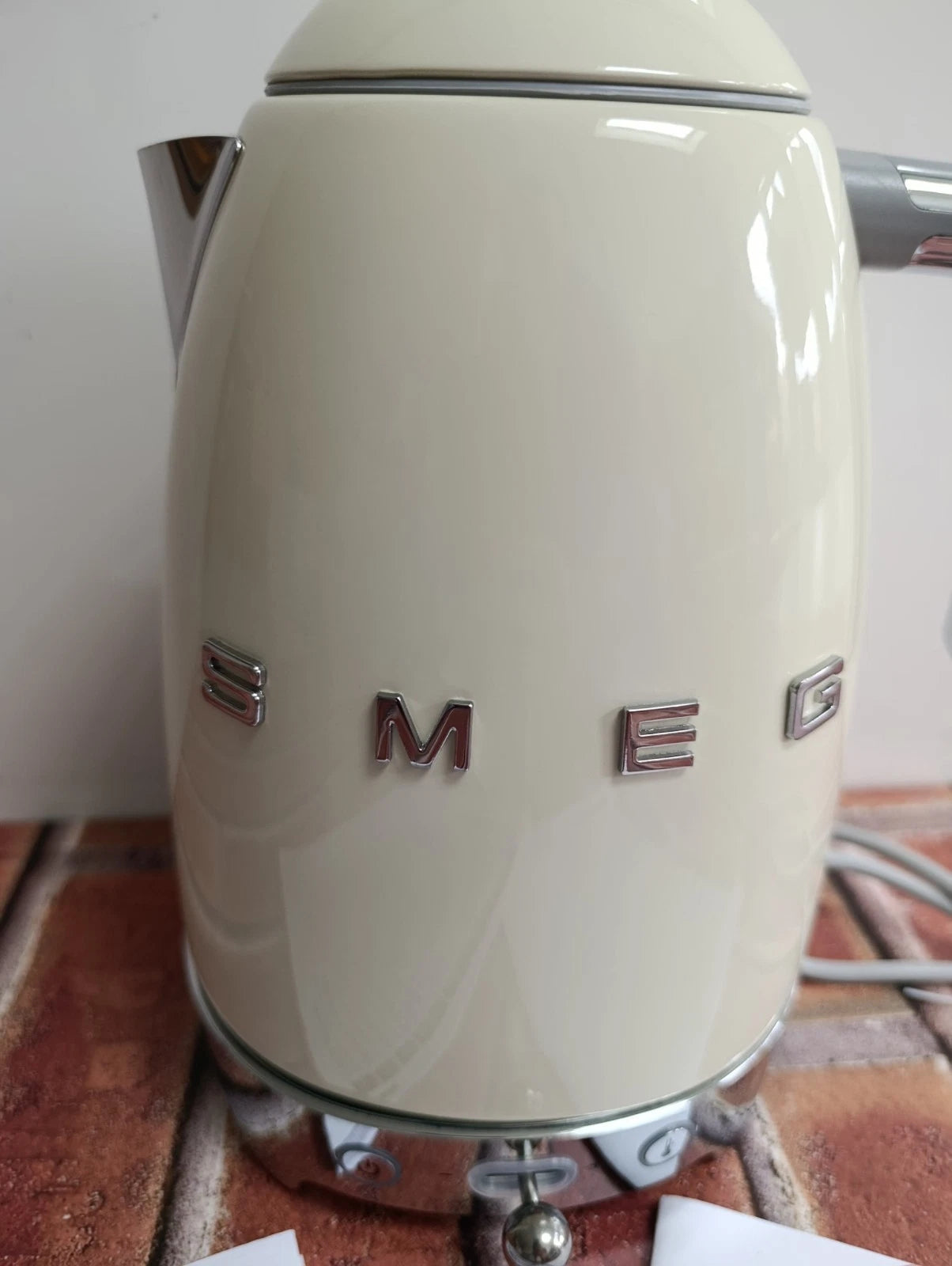 SMEG KLF03RGUK Cream Retro Style Kettle European Plug  dsautotrades (1