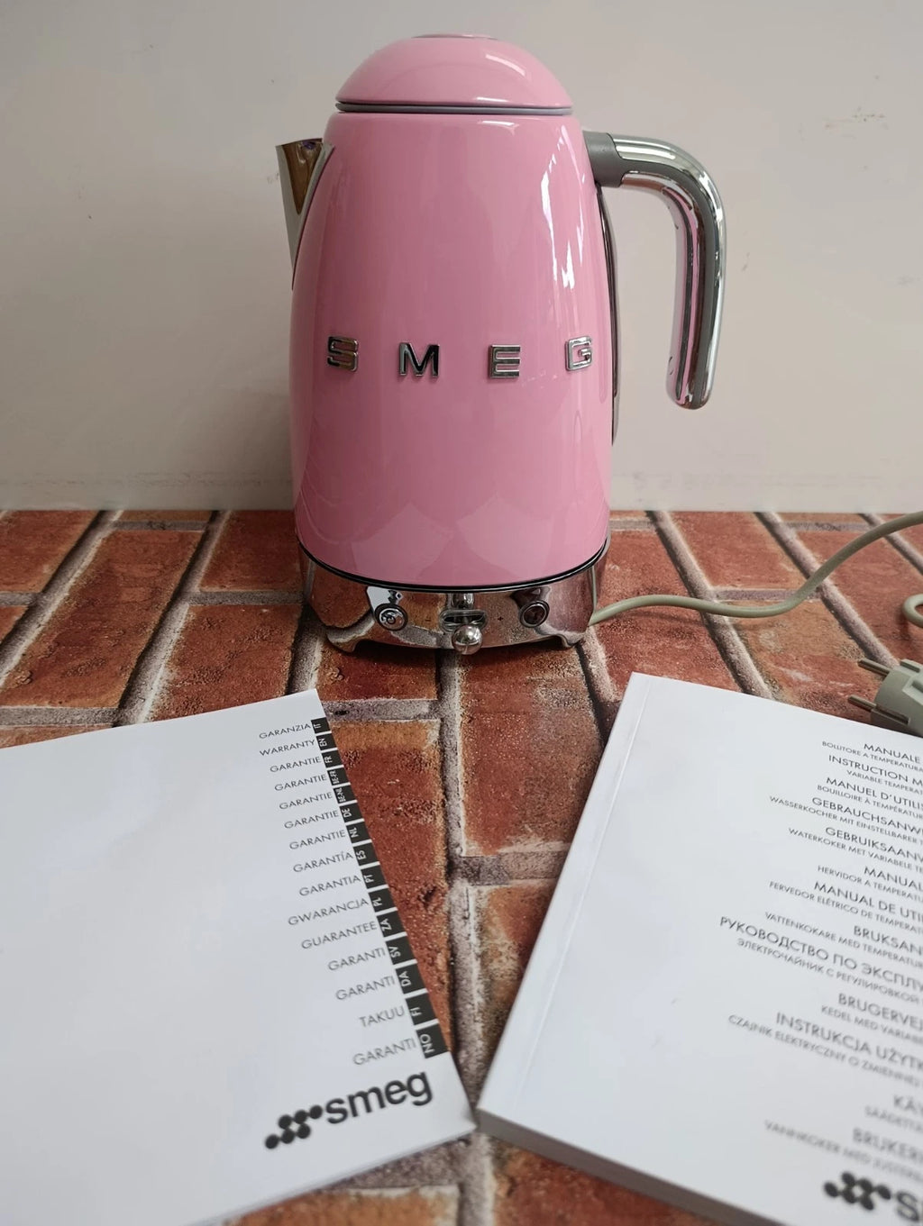 SEMG KLF03RGUK Pink Retro Style Kettle European Plug