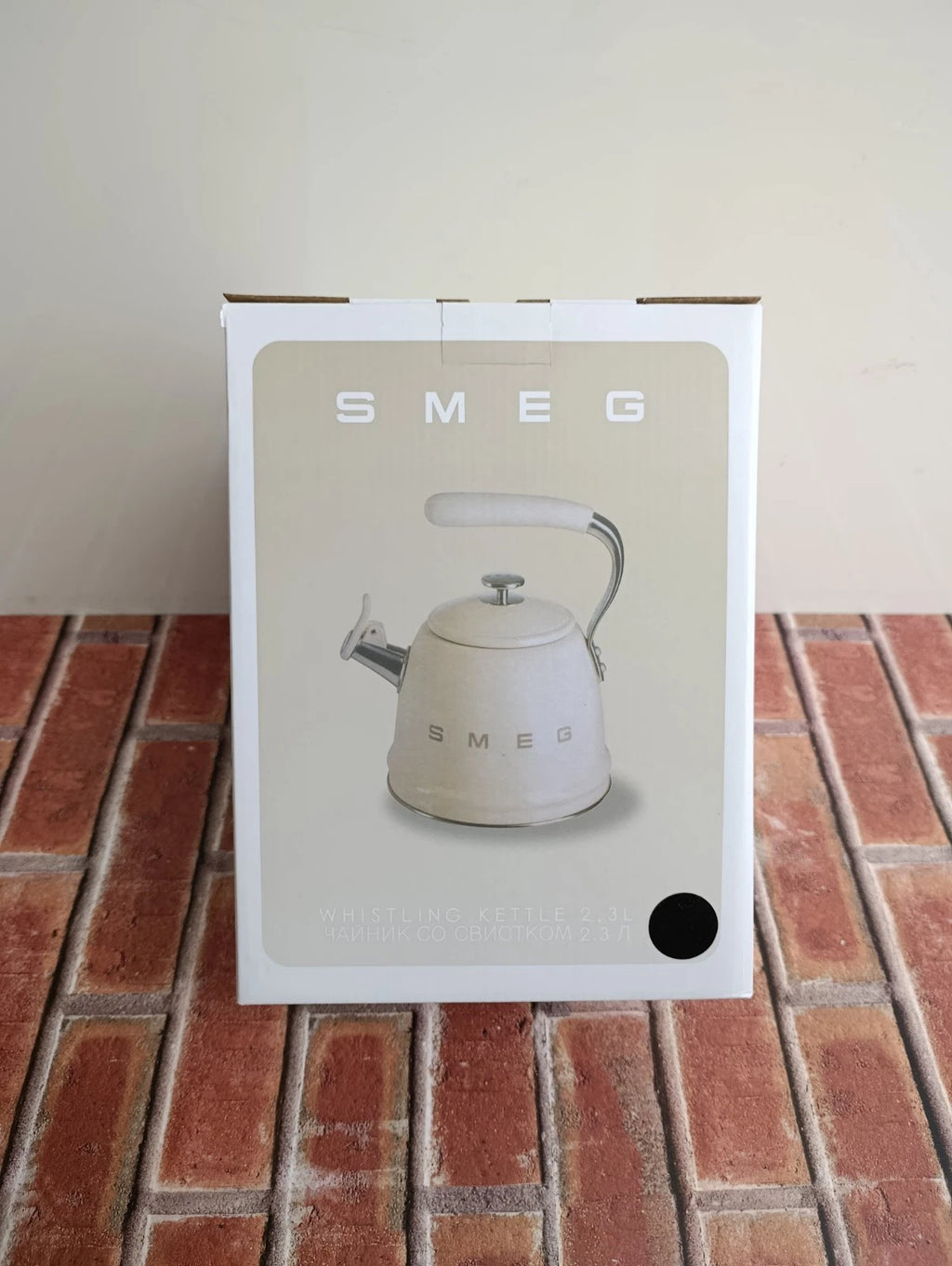 SMEG STOVE TOP WHISTLING KETTLE RETRO 50'S STYLE IN BLACK WKF01BL